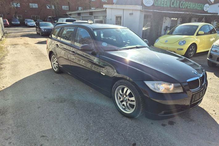 undefined BMW 318i fra 2007 set udefra