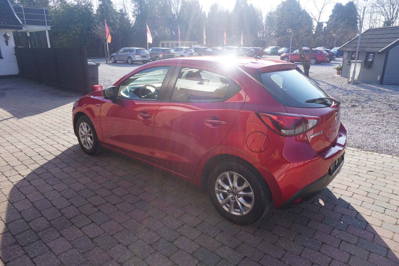Rød Mazda 2 fra 2017