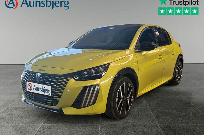 Grøn Peugeot e-208 fra 2024 set udefra