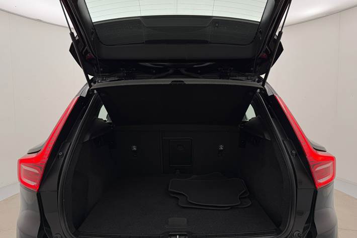 Sort Volvo XC40 fra 2023