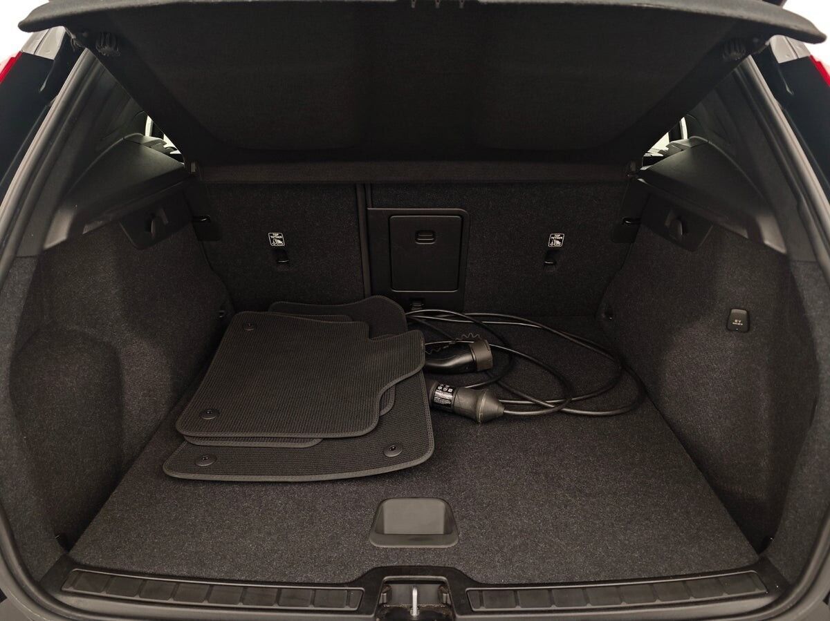 Sort Volvo XC40 fra 2020