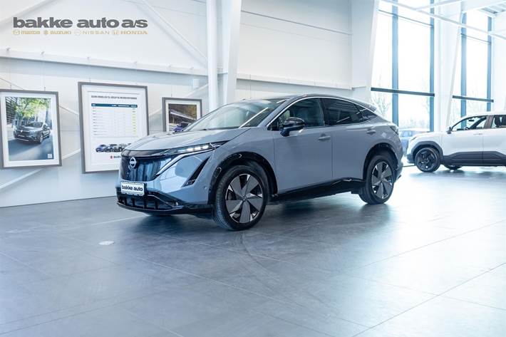 Grå Nissan Ariya fra 2023 set udefra
