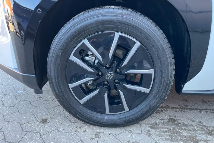 Hvid Toyota BZ4X fra 2026