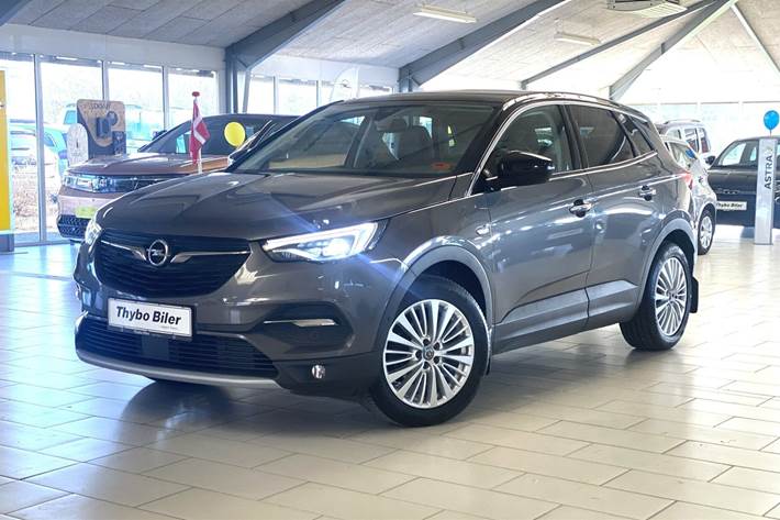Grå Opel Grandland X fra 2020 set udefra
