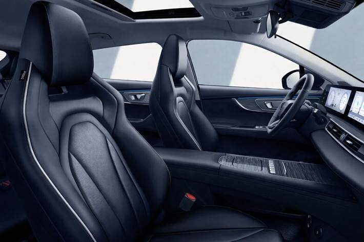 Sort Omoda 5 fra 2026