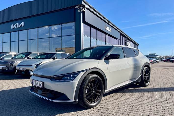 Hvid Kia EV6 fra 2025 set udefra