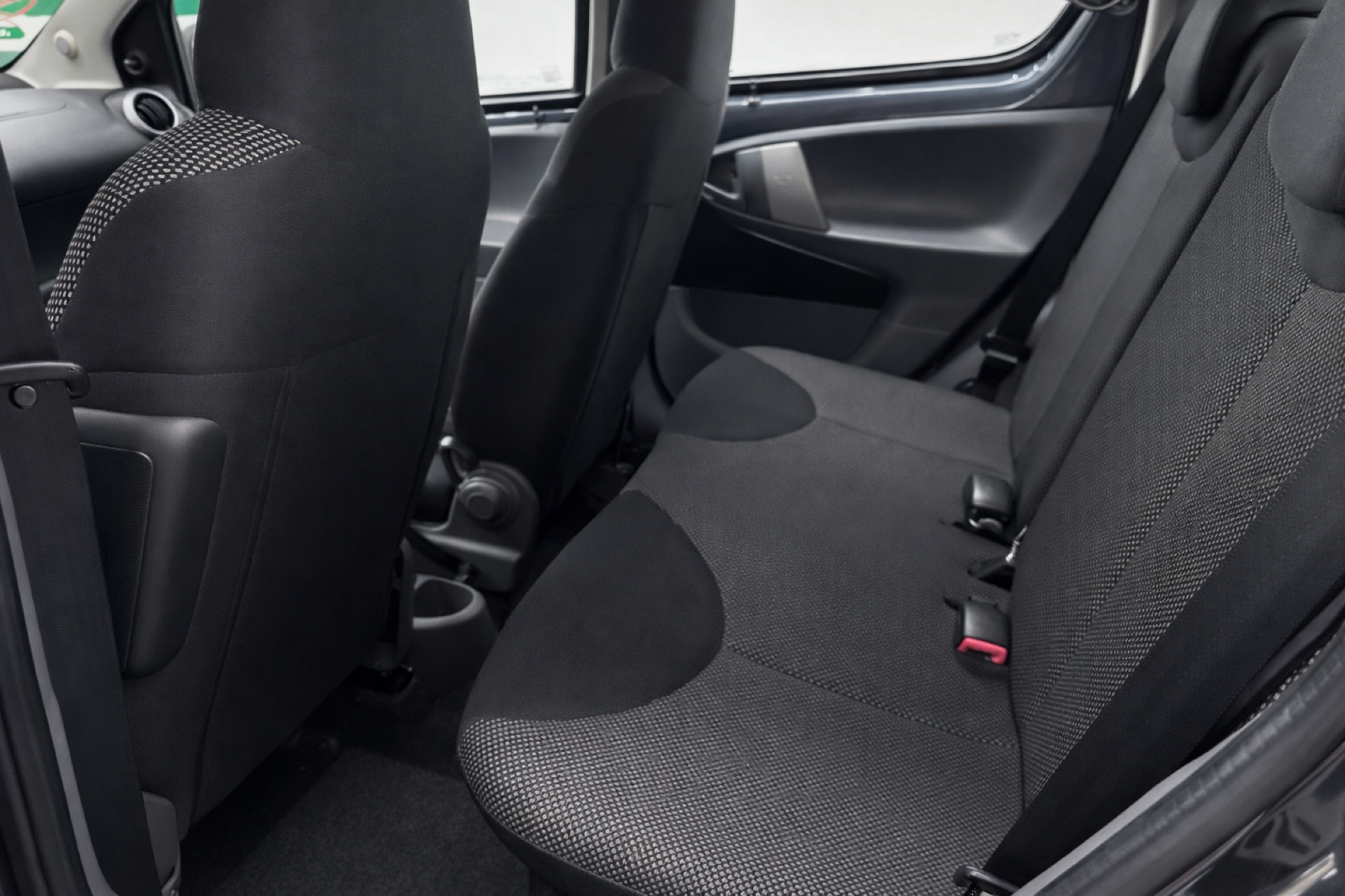 Grå Toyota Aygo fra 2009