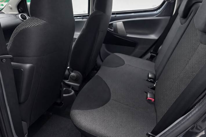 Grå Toyota Aygo fra 2009