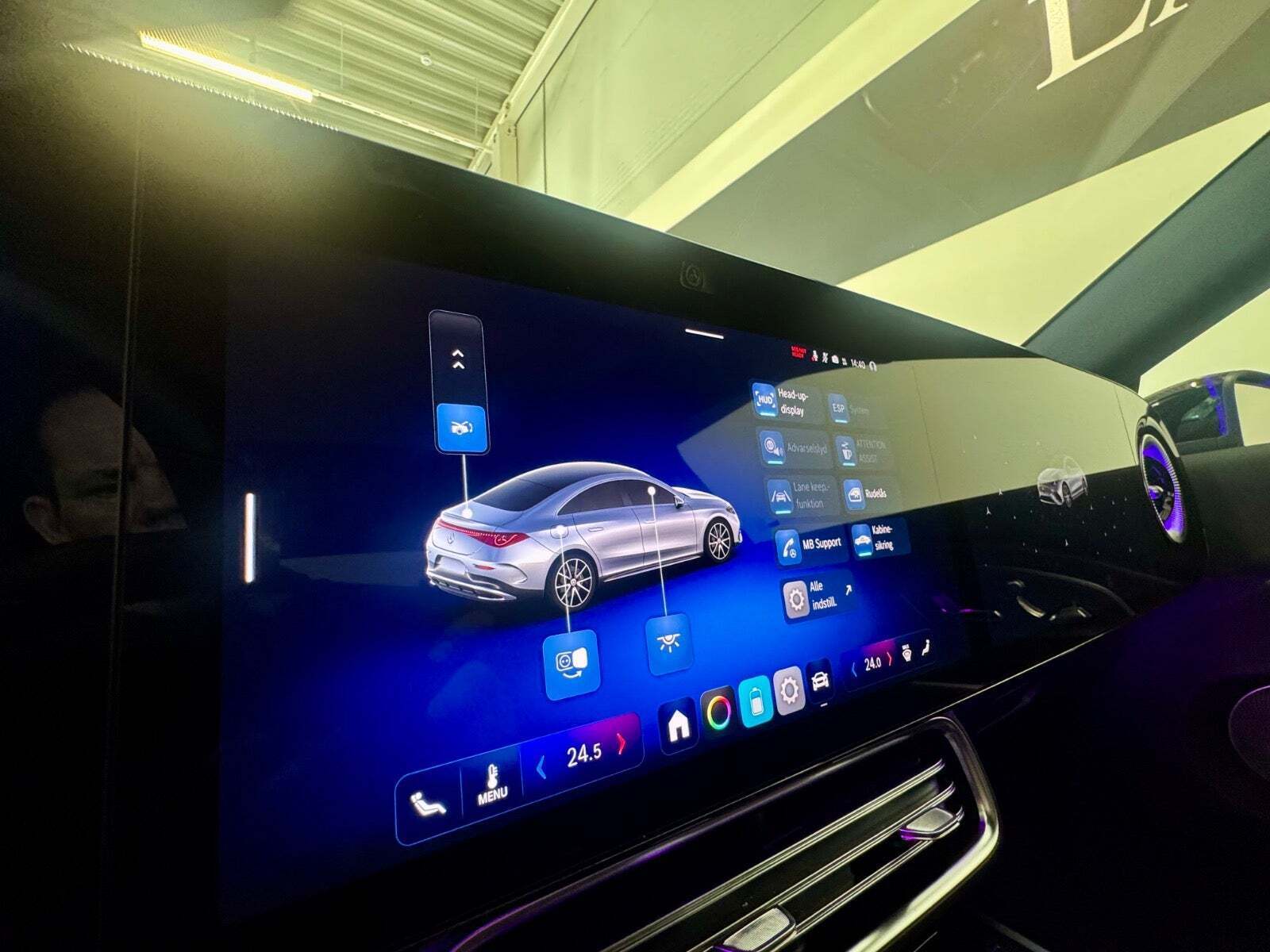 Rød Mercedes CLA250+ fra 2025