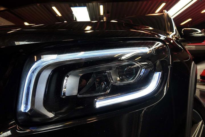 Sort Mercedes GLB250 fra 2021