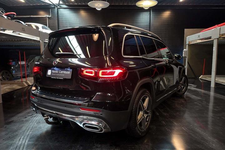 Sort Mercedes GLB250 fra 2021