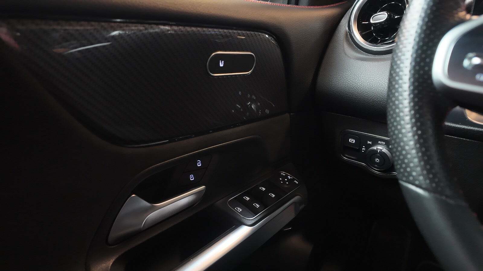 Sort Mercedes GLB250 fra 2021