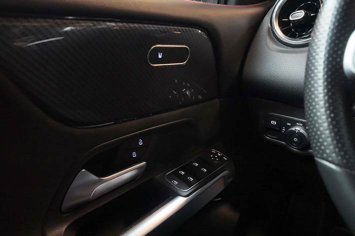 Sort Mercedes GLB250 fra 2021