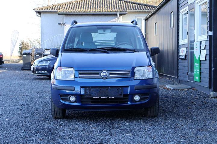 Blå Fiat Panda fra 2004 set udefra