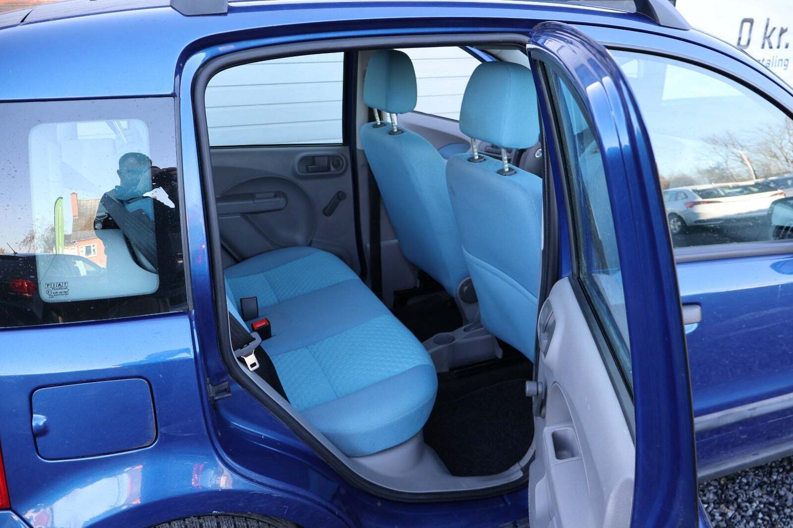 Blå Fiat Panda fra 2004 set indefra