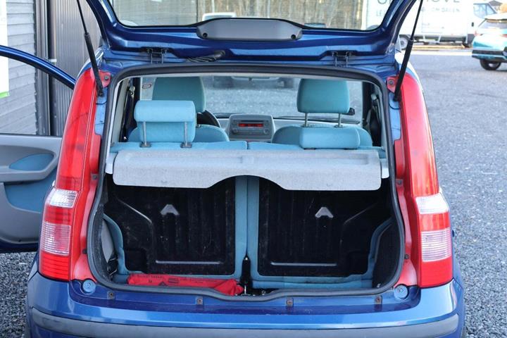 Blå Fiat Panda fra 2004 set udefra