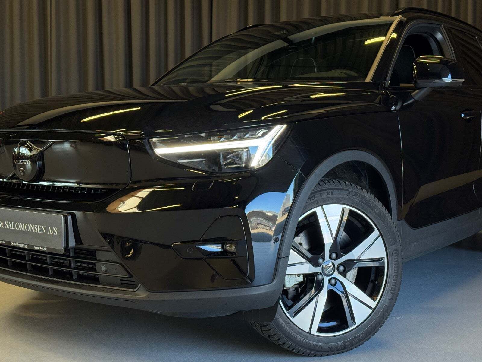 Volvo EX40 Extended Range Black Edition Excess