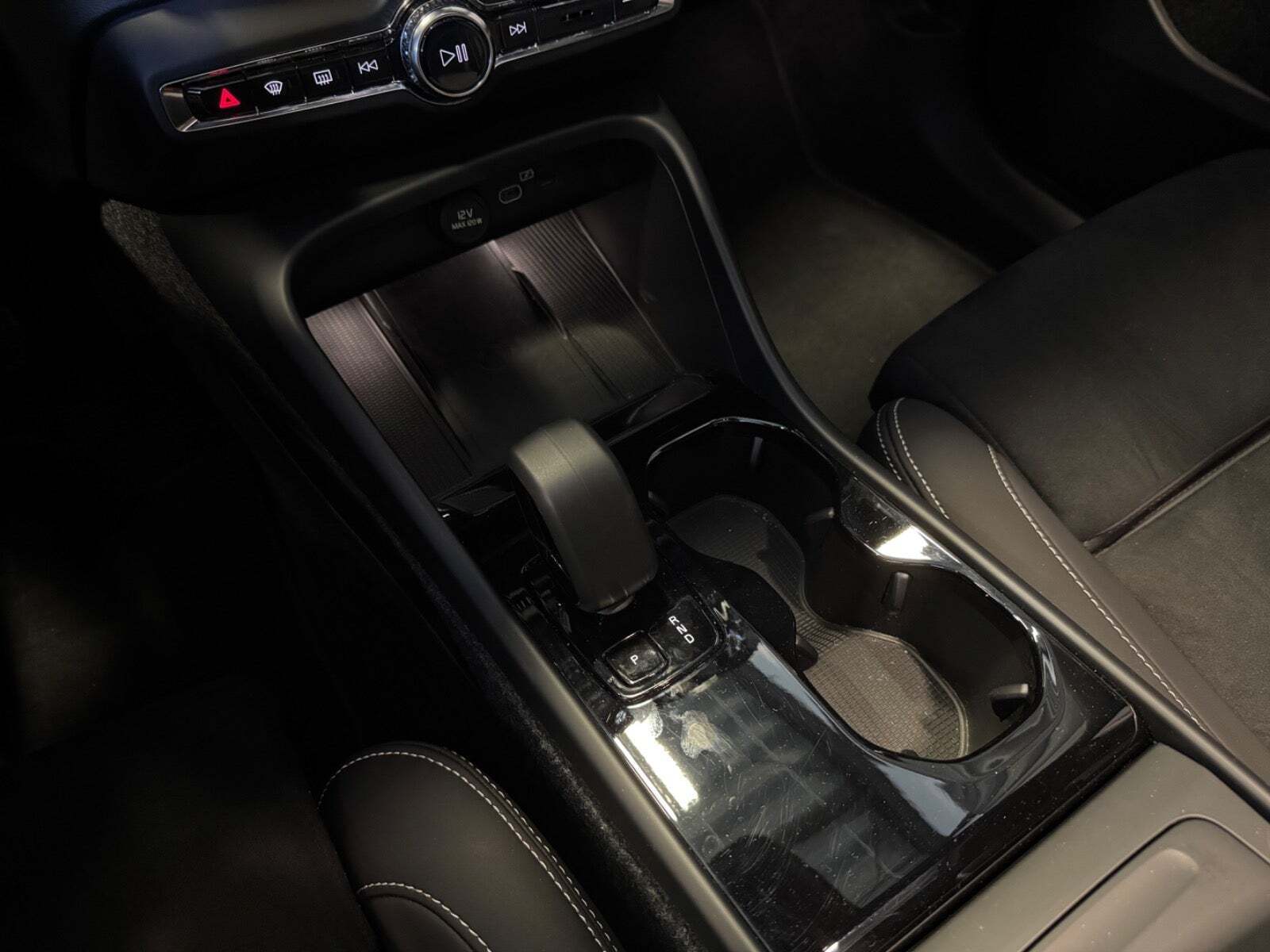 Sort Volvo EX40 fra 2026