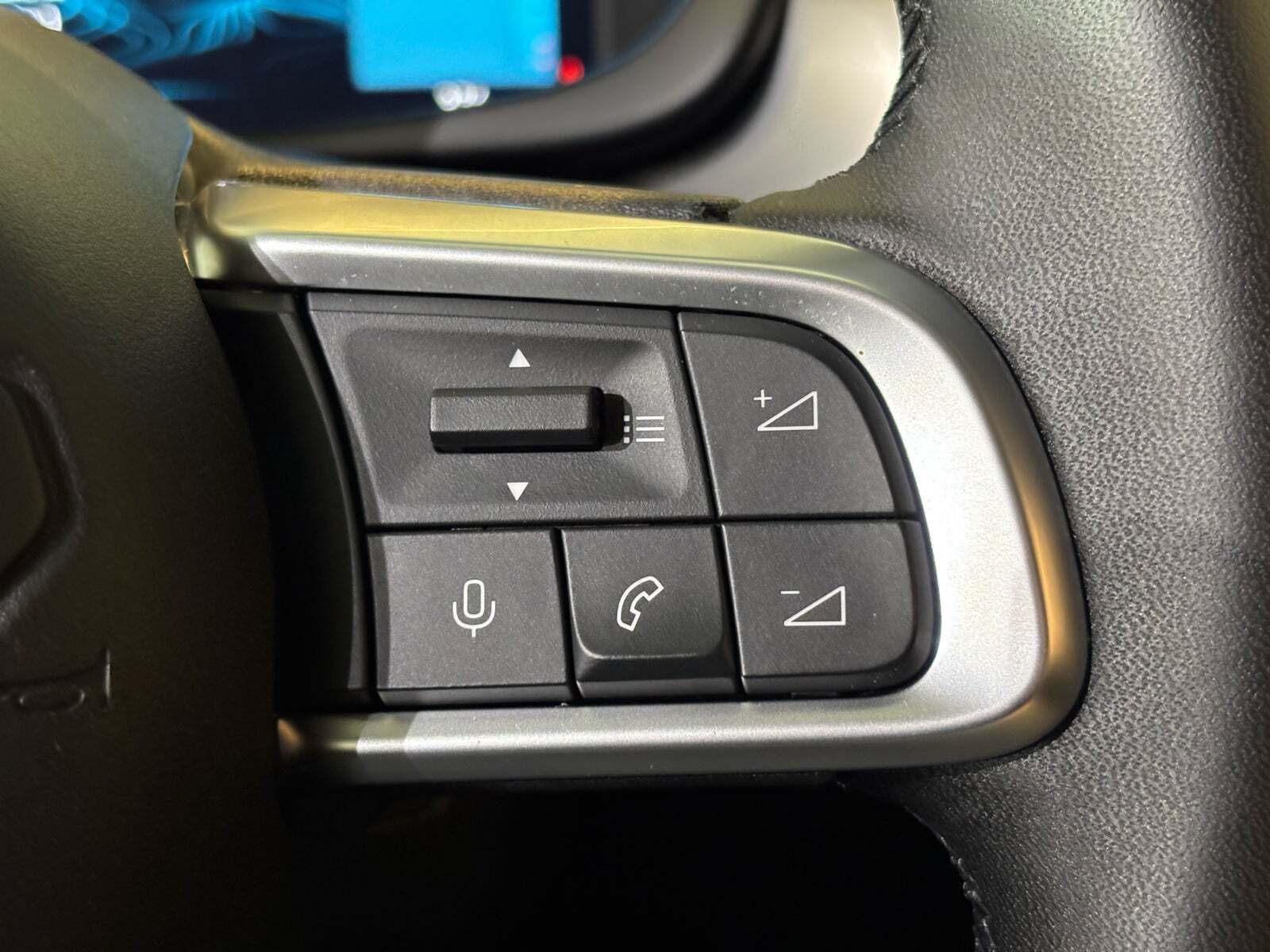 Blå Jeep Avenger fra 2024