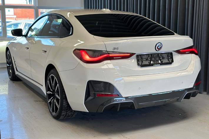 Hvid BMW i4 fra 2023