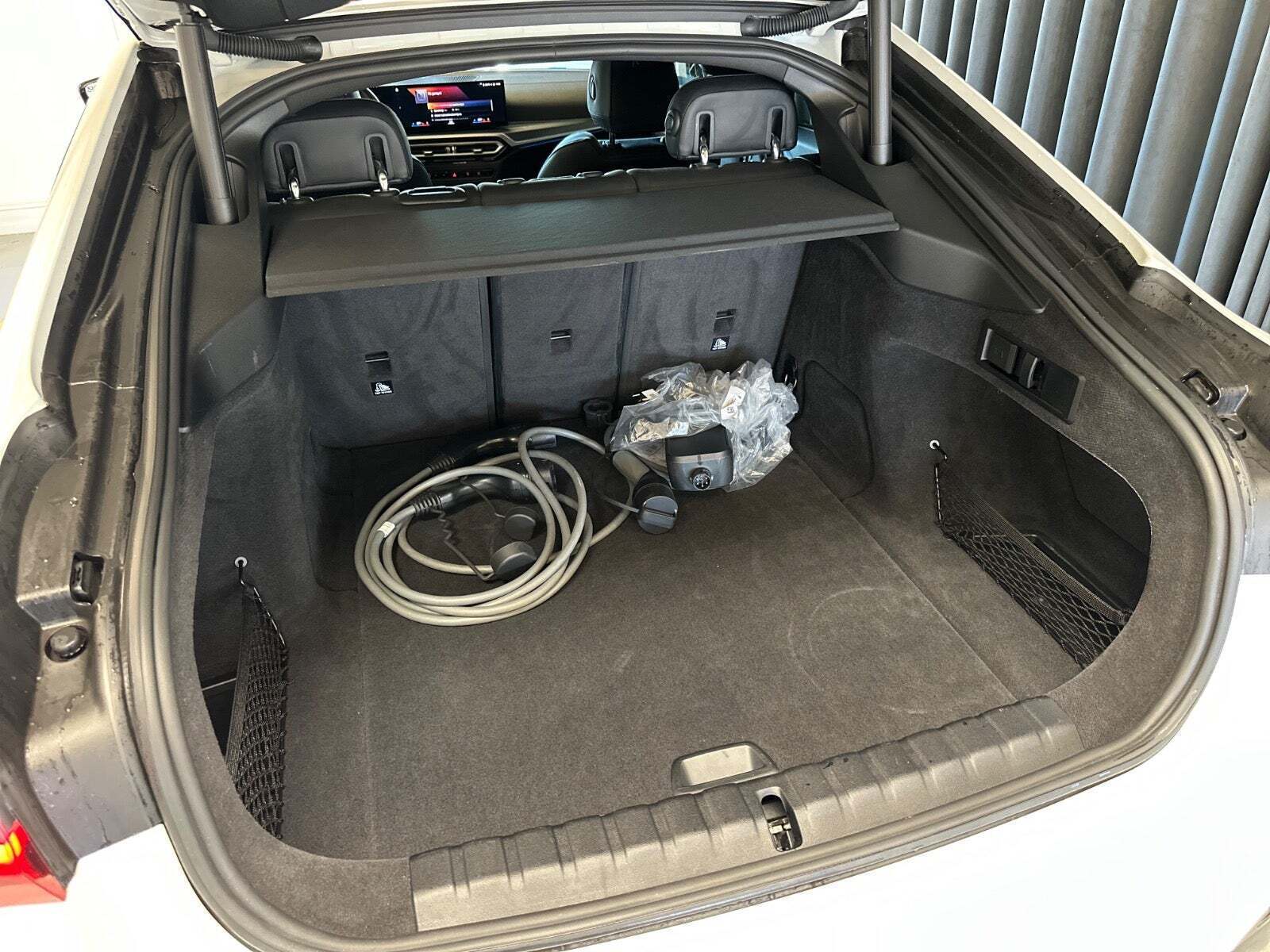 Hvid BMW i4 fra 2023