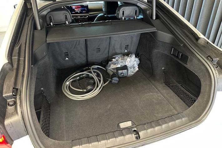 Hvid BMW i4 fra 2023