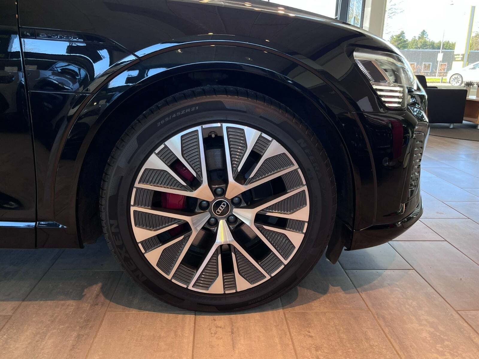 Sort Audi Q8 e-tron fra 2023