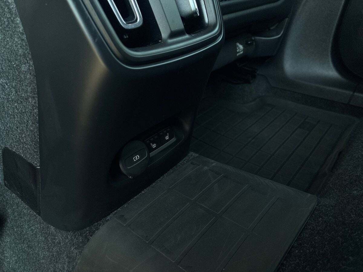 Orange Volvo XC40 fra 2024