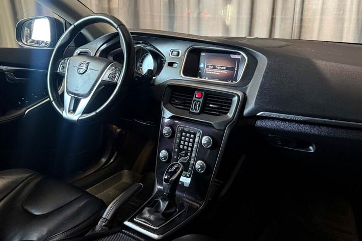 Sort Volvo V40 CC fra 2018