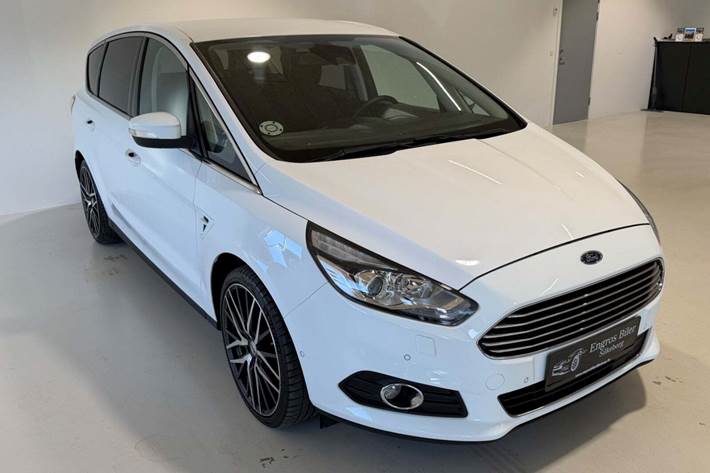 Hvid Ford S-MAX fra 2017 set udefra