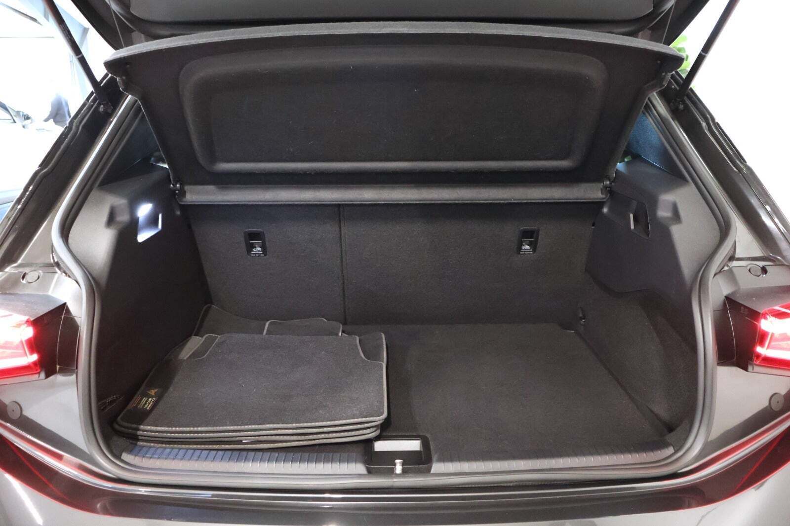 Grå Cupra Born fra 2022