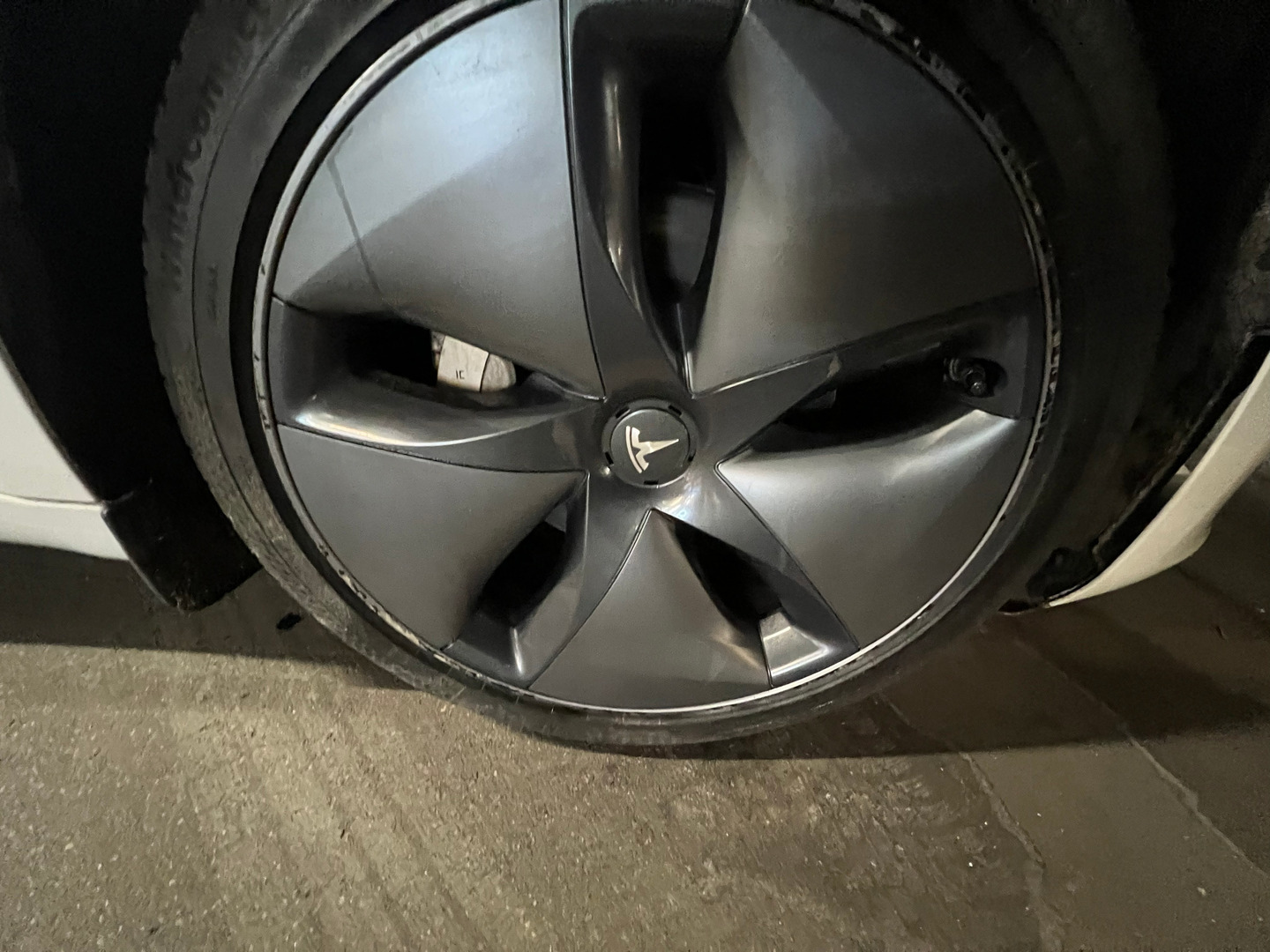 Hvid Tesla Model 3 fra 2020