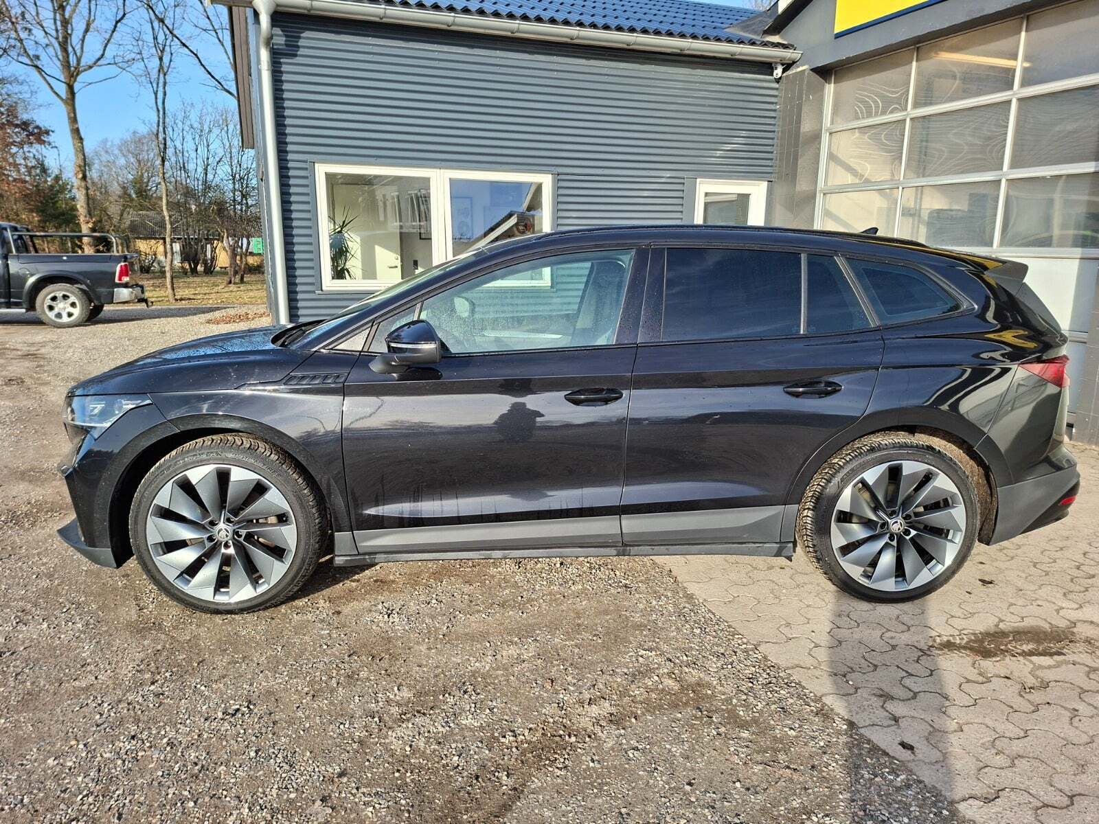 Sort Skoda Enyaq fra 2021