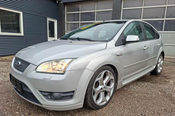 undefined Ford Focus fra 2006 set udefra