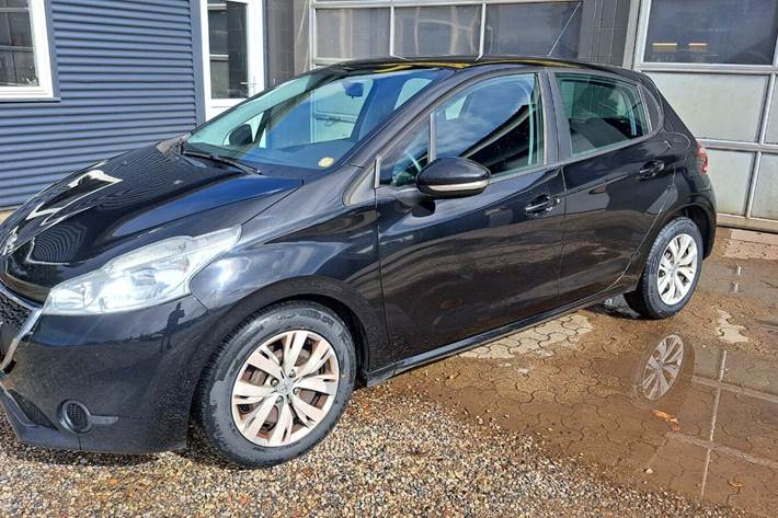 undefined Peugeot 208 fra 2014 set udefra