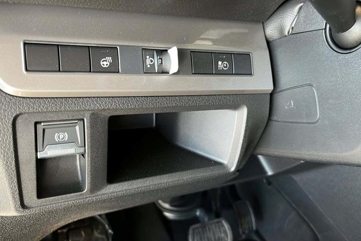 Hvid Peugeot Expert fra 2025
