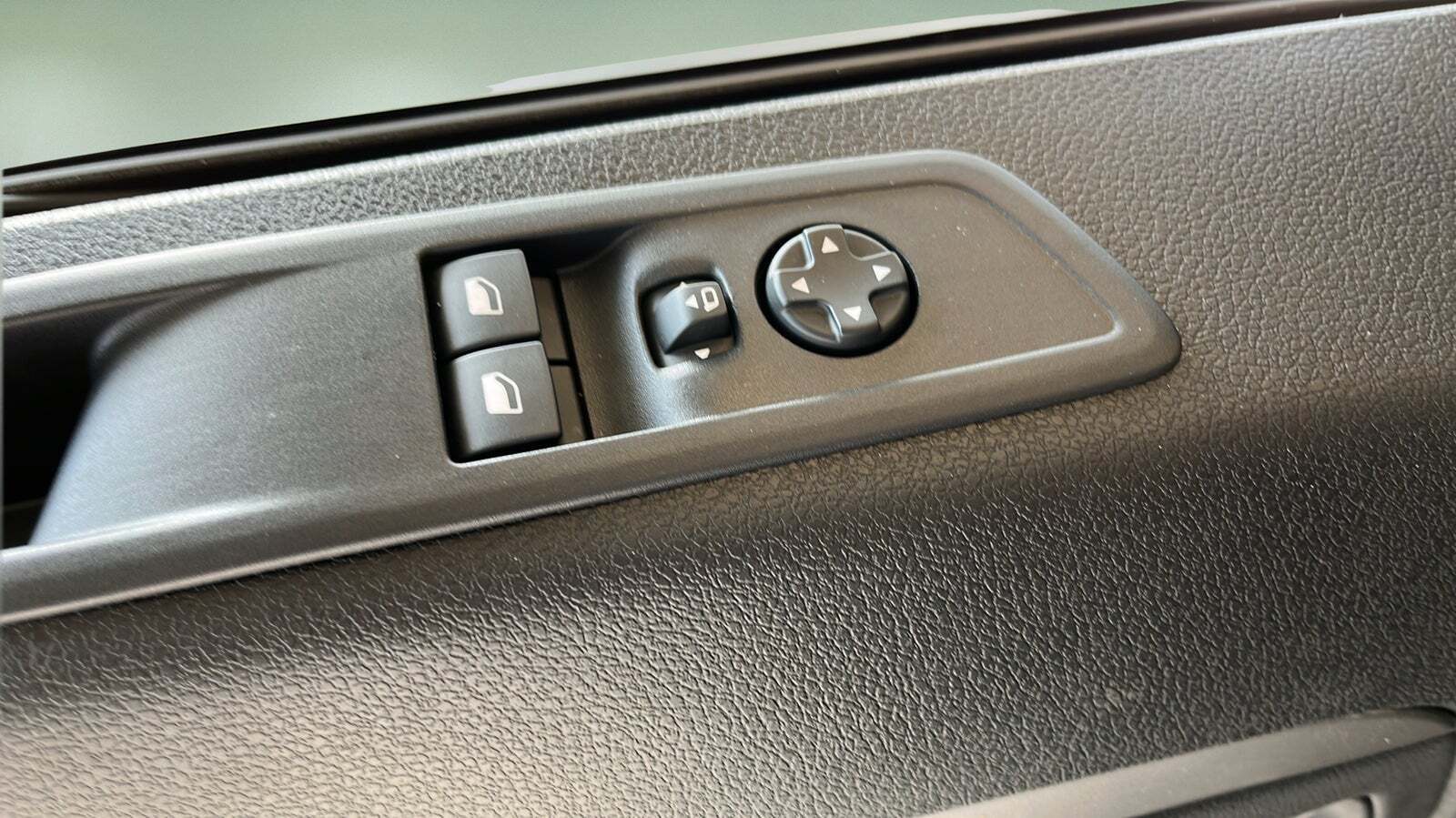 Hvid Peugeot Expert fra 2025