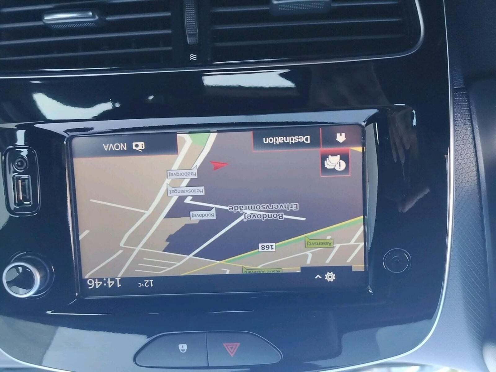 Beige Renault Clio IV fra 2017