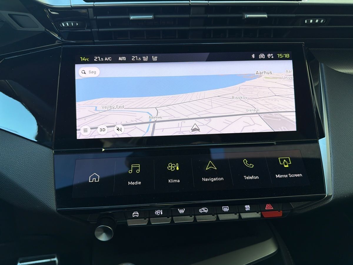 Grøn Peugeot E-308 fra 2023