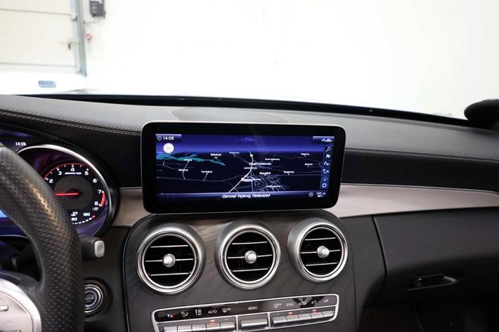 Grå Mercedes C63 fra 2021