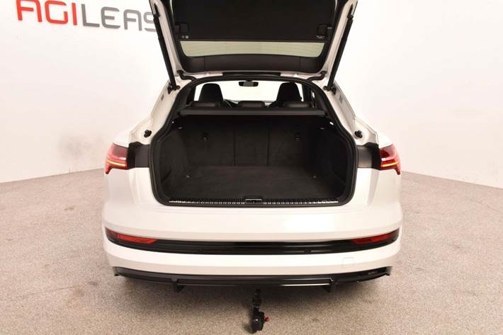 Hvid Audi e-tron fra 2021