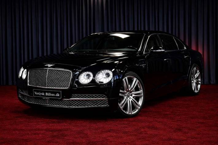 Sort Bentley Flying Spur fra 2015 set udefra
