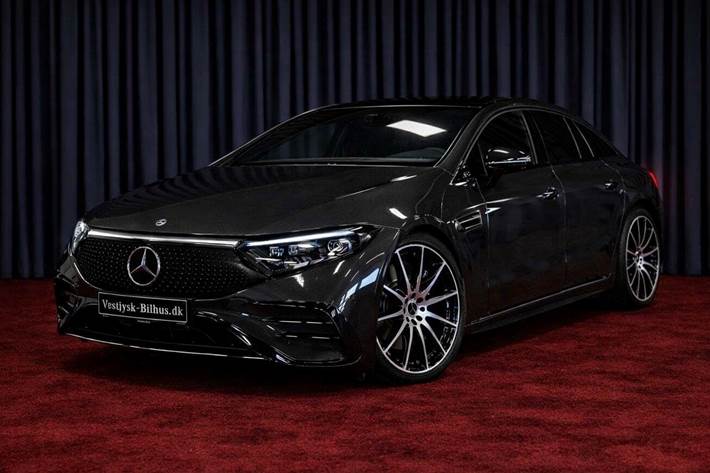 Grå Mercedes EQS450+ fra 2022 set udefra