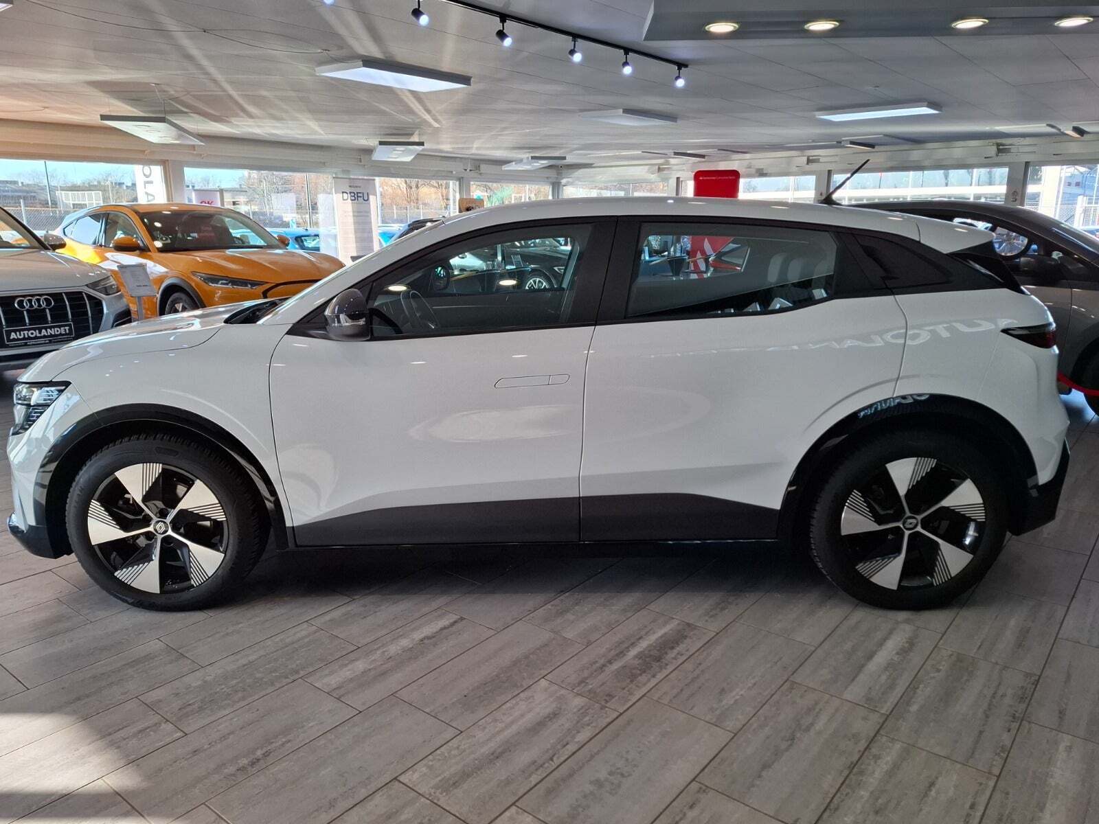 Hvid Renault Megane E-Tech fra 2022