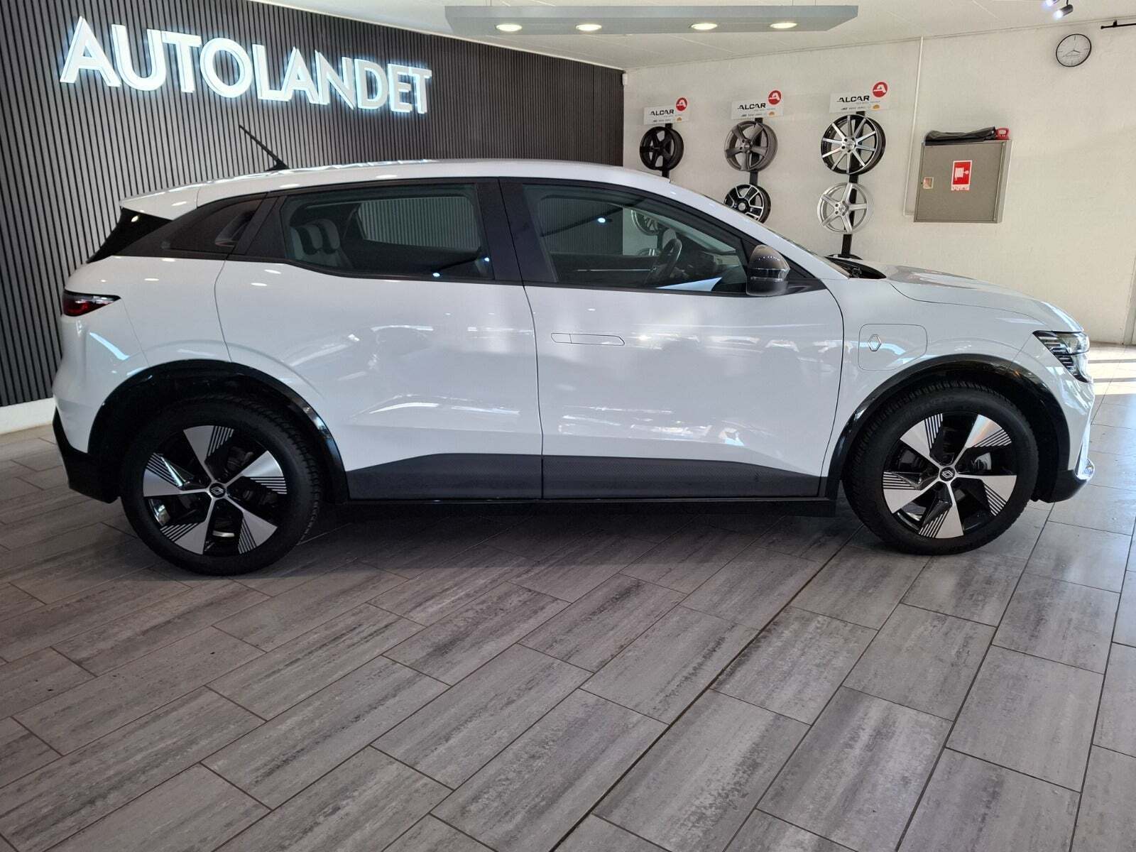 Hvid Renault Megane E-Tech fra 2022