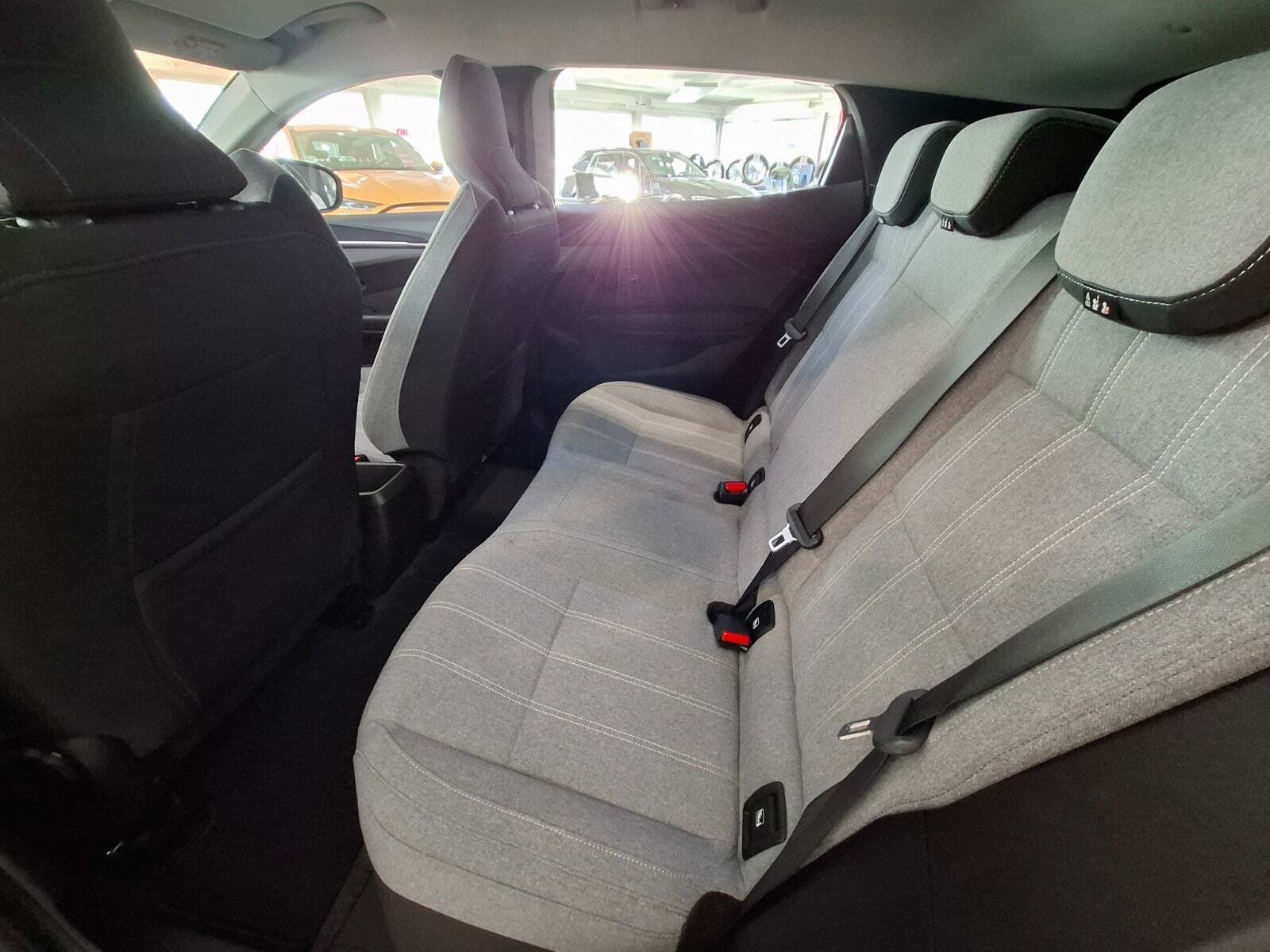 Hvid Renault Megane E-Tech fra 2022