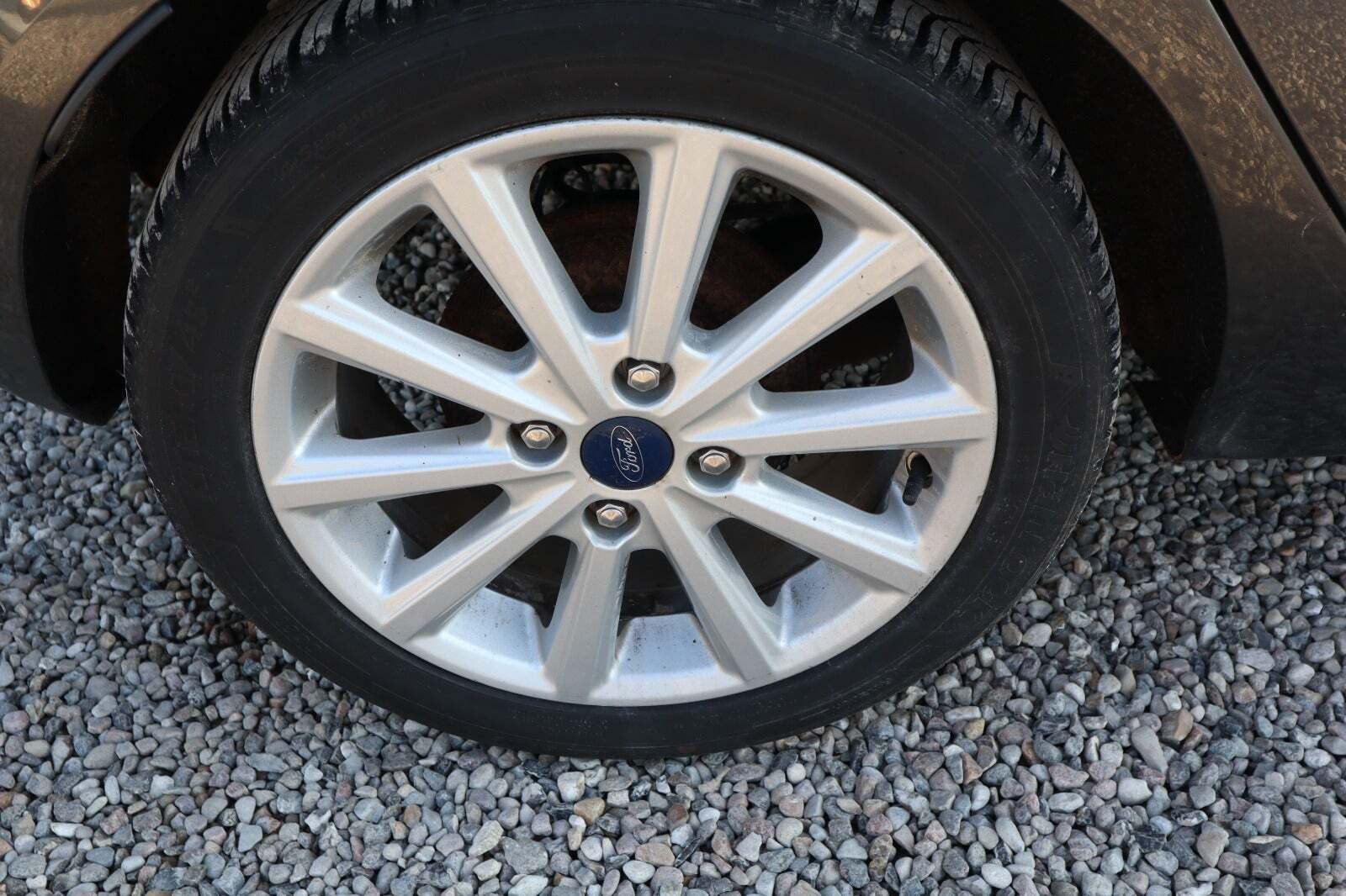 Grå Ford Fiesta fra 2015