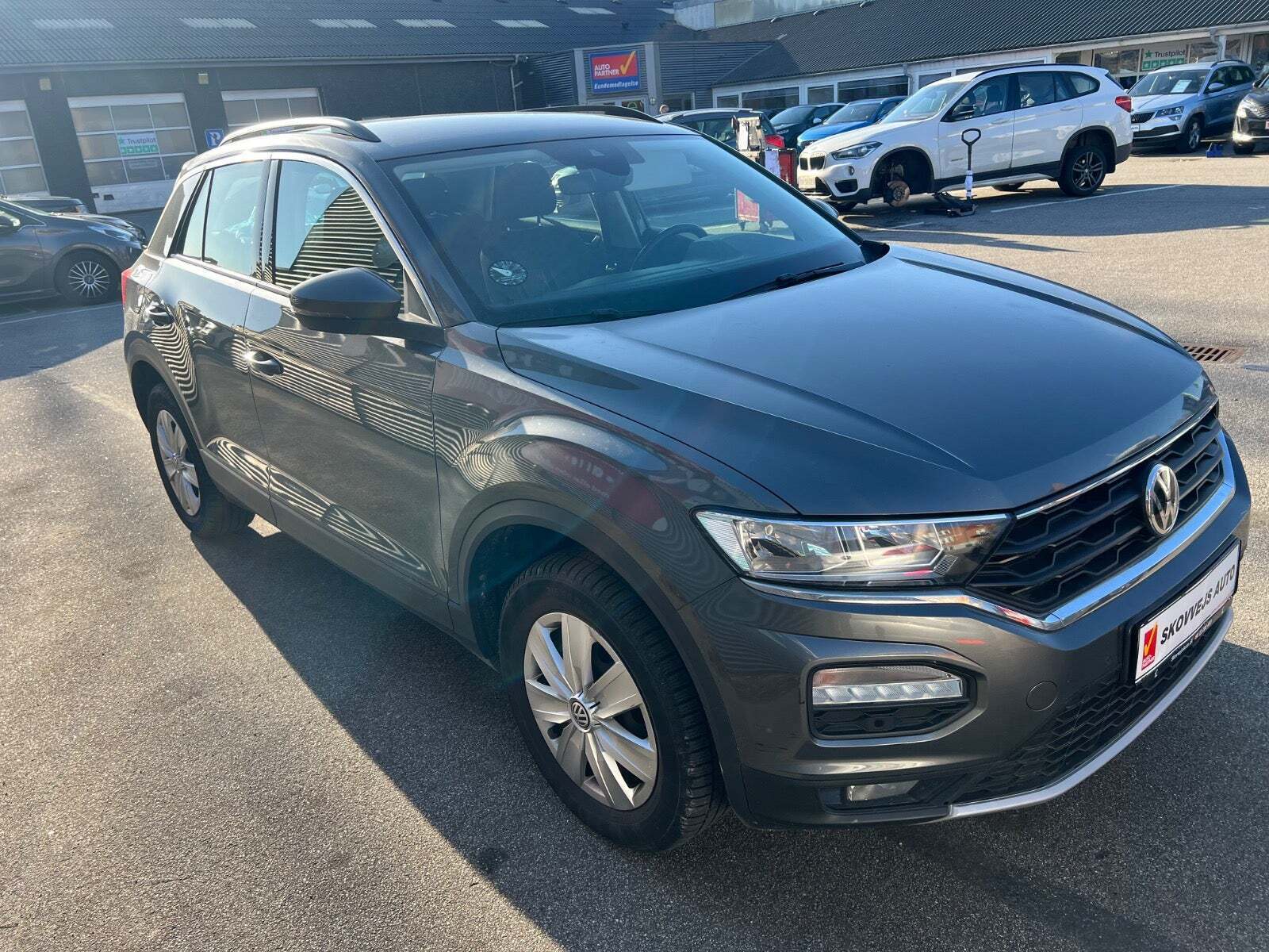 Grå VW T-Roc fra 2019