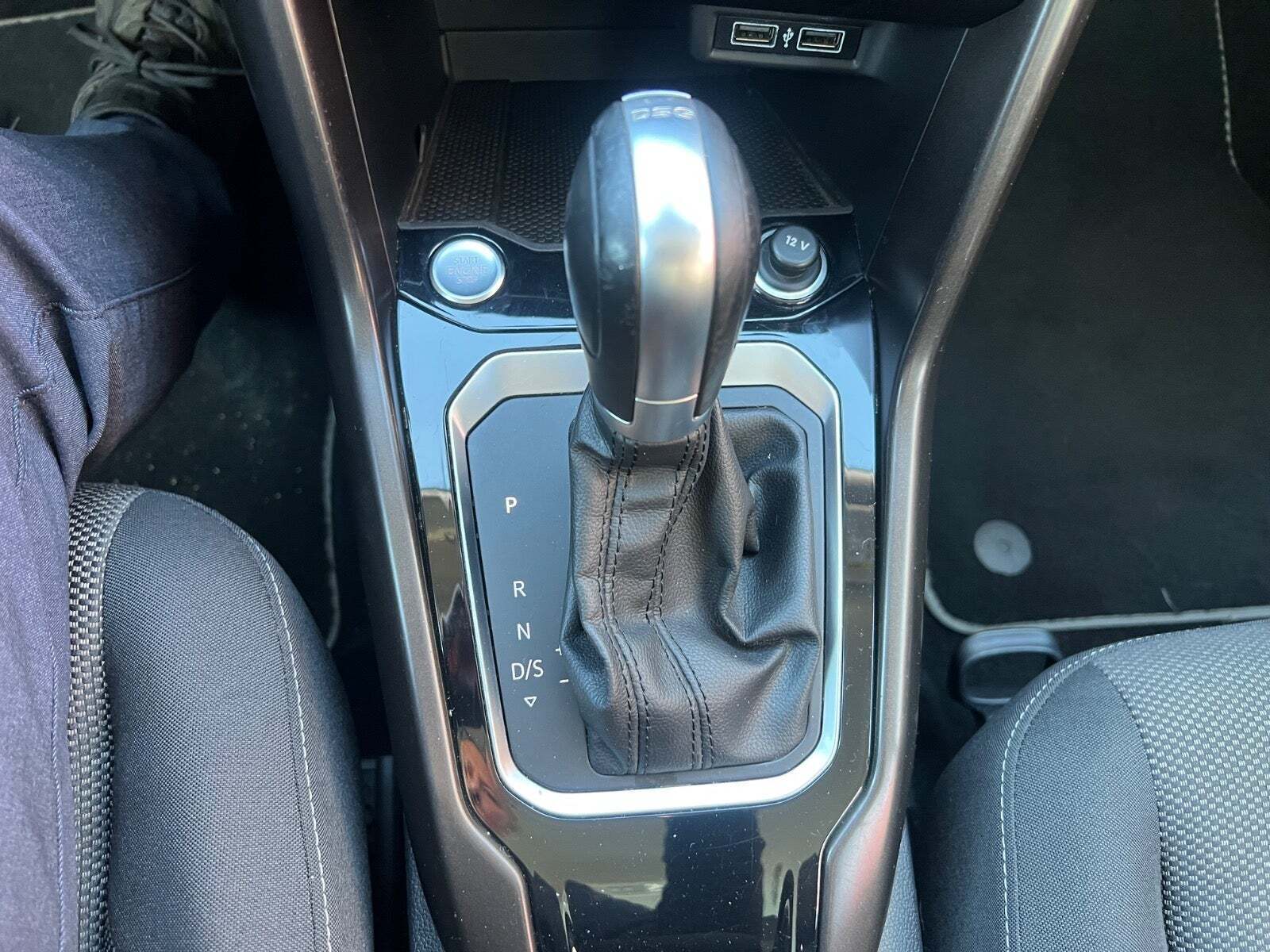 Grå VW T-Roc fra 2019