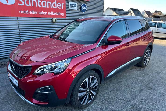 Rød Peugeot 5008 fra 2020